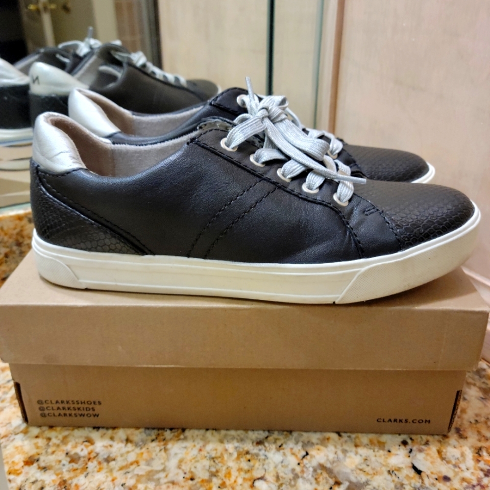 Naturalizer sneakers